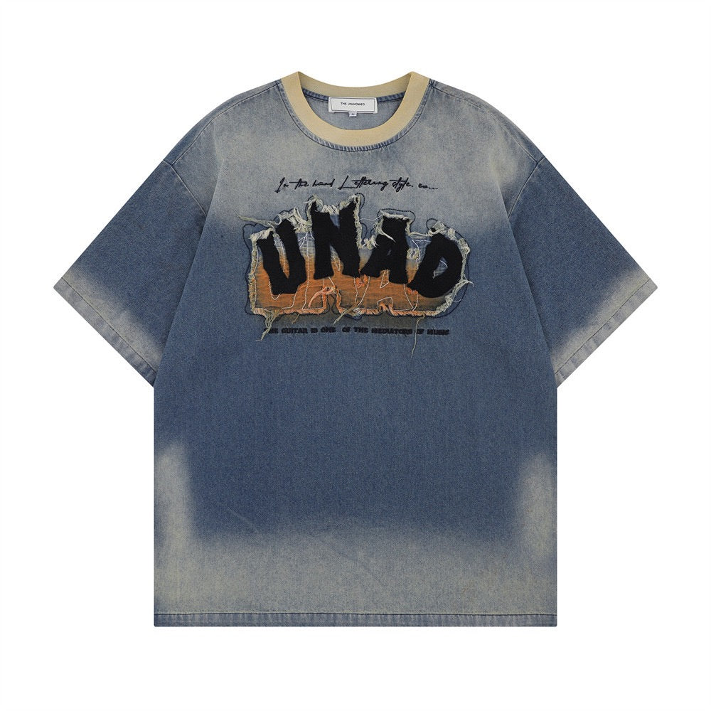 Short-sleeved t-shirt featuring "UNAD" letter embroidery