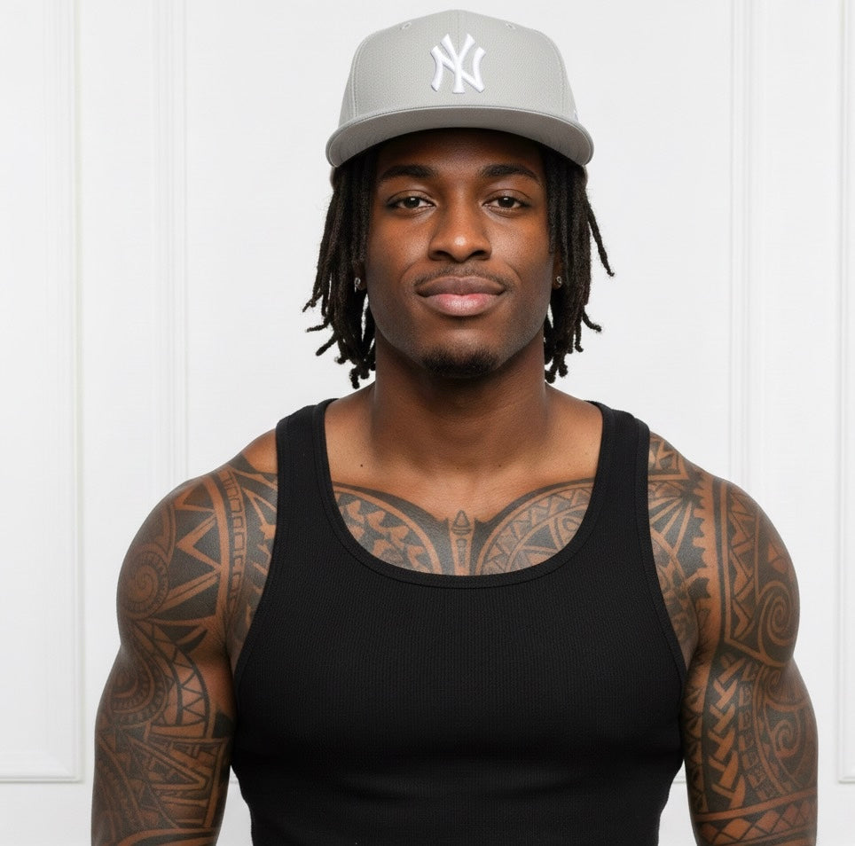 New Era New York Yankees Basic 59FIFTY fitted hat in a light gray color with a white logo